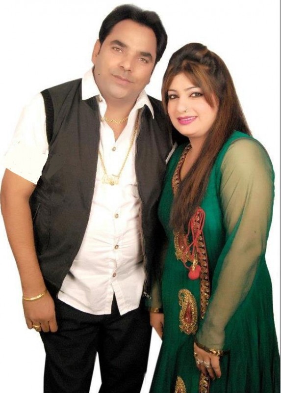 Amar Arshi With His Wife