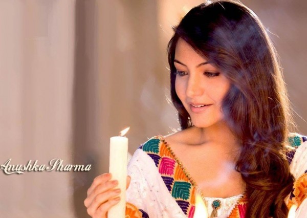Anushka Sharma Attractive Look