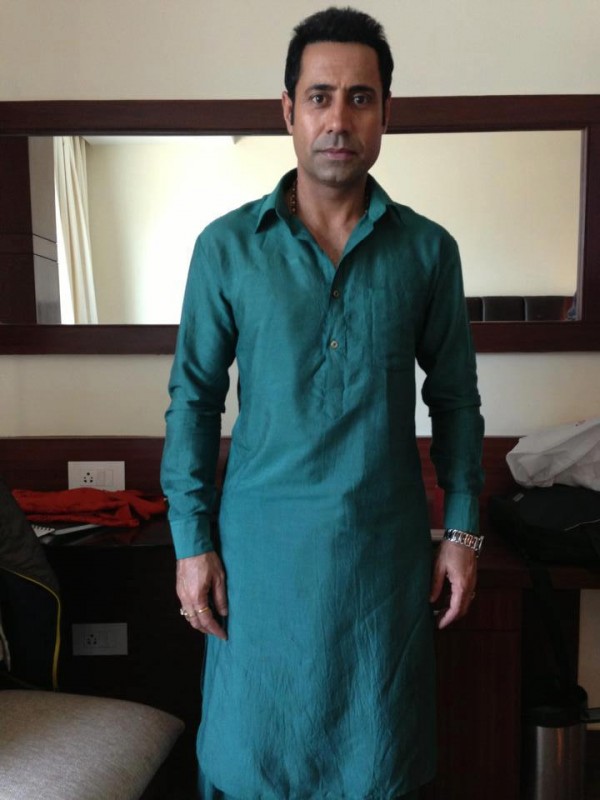 Binnu Dhillon Looking admirable