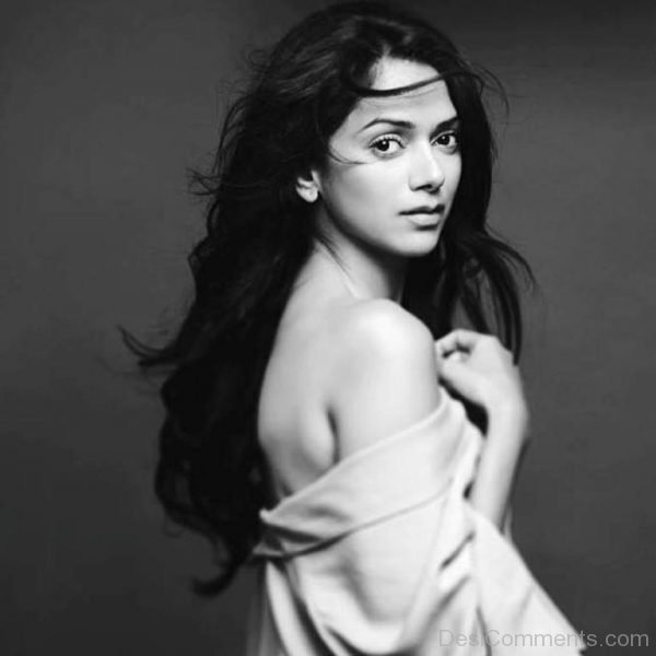 Black And White Picture Of Aditi Rao Hydari-DC163