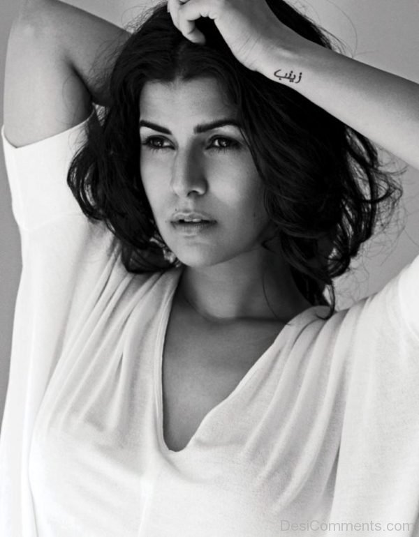 Black And White Picture Of  Nimrat Kaur Smiling-DC007