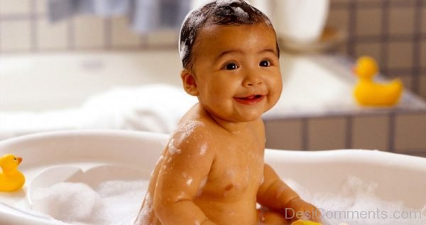 Cute Baby Smiling In Bath Tub-DC024