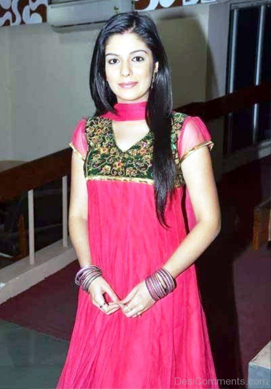 Pooja Gaur Looking Simple