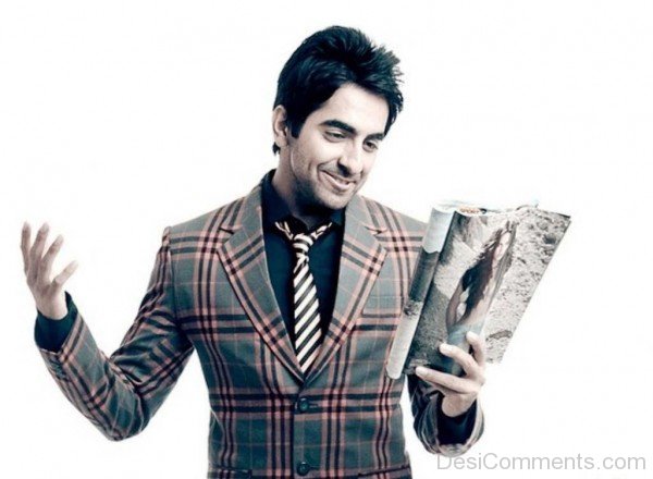 Dc02-Ayushmann Khurrana Holding Book