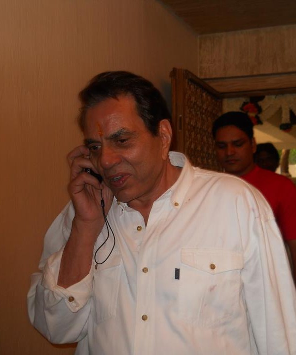Dharmendra Deol Talking On Phone