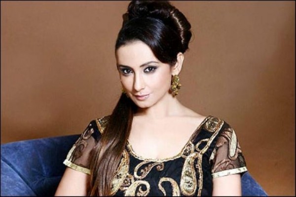 Divya Dutta Beautiful Hair Style