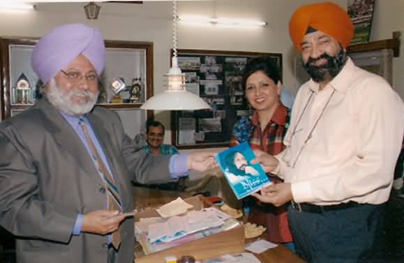 Dr. JS Anand Honoring Jaspal Bhatti