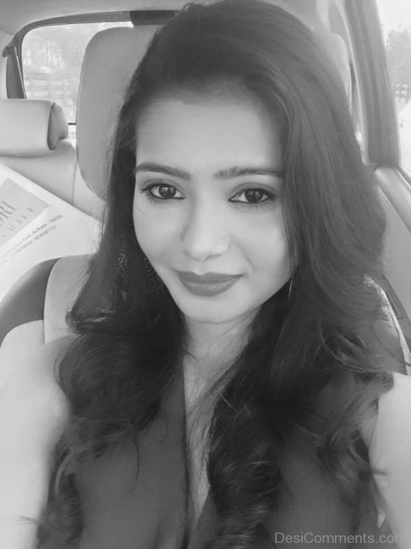 Ena Saha Black And White Selfie-DC092