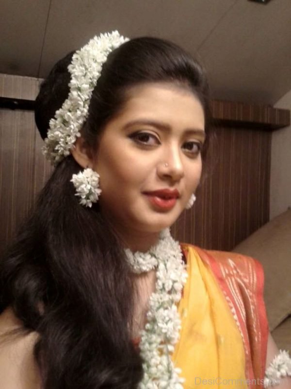 Ena Saha Looking Beautiful Pic-DC231