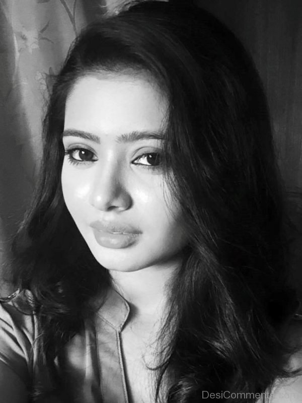 Ena Saha Selfie Image-DC253