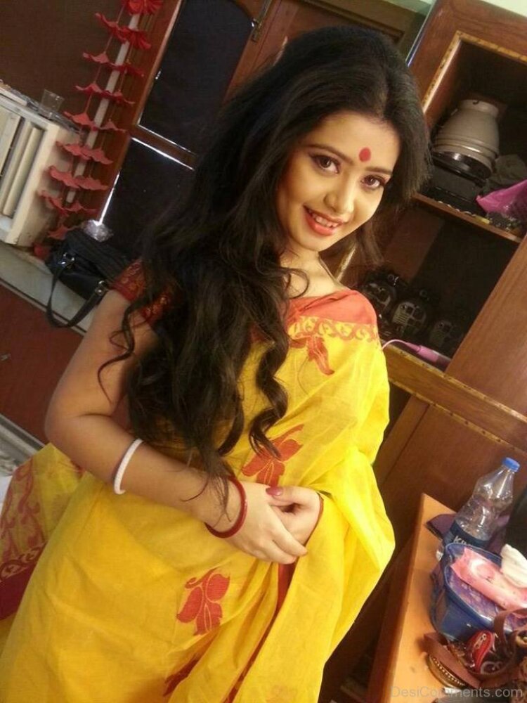 Ena Saha Wearing Yellow Saree Image - DesiComments.com