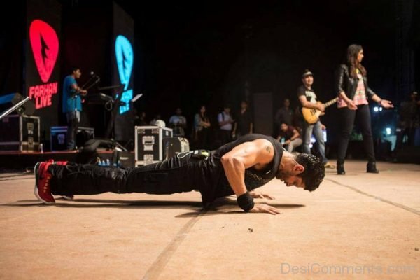 Farhan Akhtar Doing Push Ups-DC019