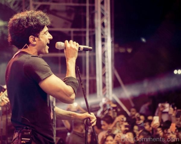 Farhan Akhtar During Live Parformans-DC021