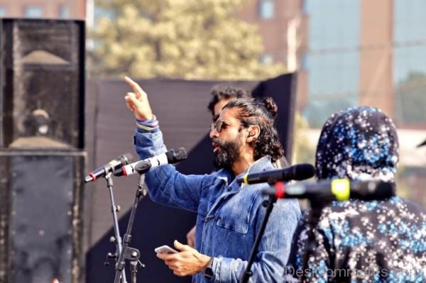 Farhan Akhtar During Parformance-DC022