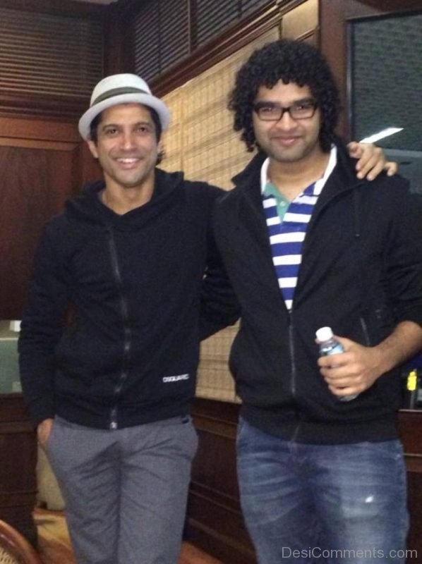 Farhan Akhtar In White Hat-DC042