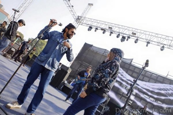 Farhan Akhtar On Stage-DC054