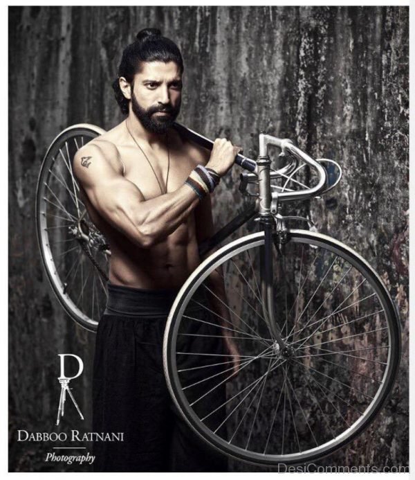 Farhan Akhtar Singer Image-DC062