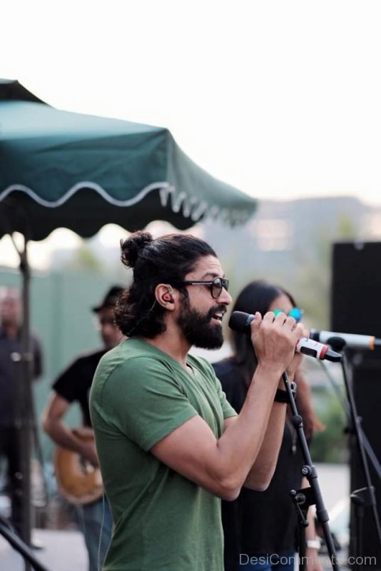 Farhan Akhtar Singing