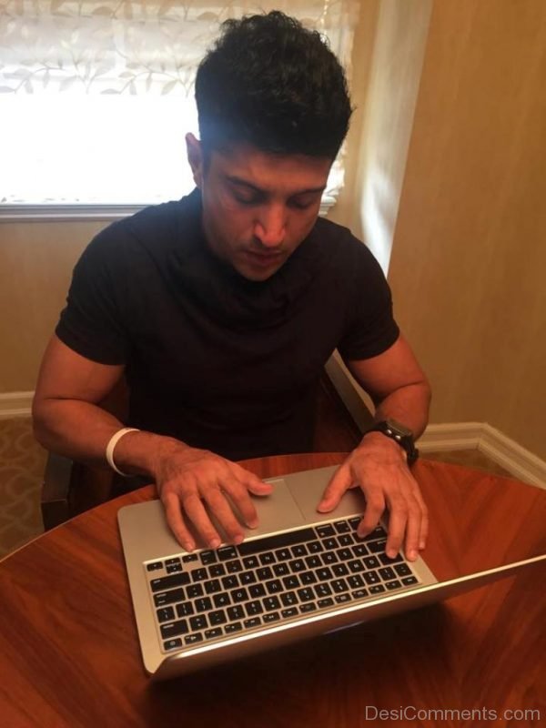 Farhan Akhtar Using Laptop-DC068