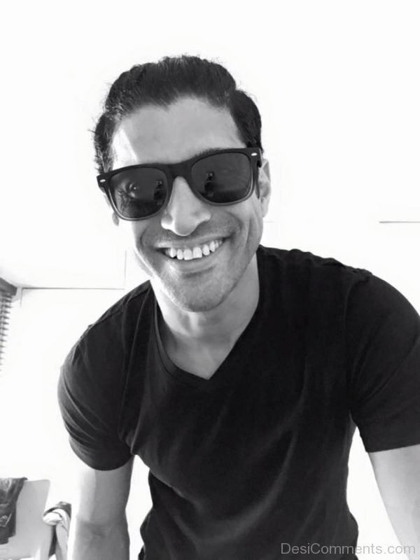 Farhan Akhtar Wearing Black Goggles