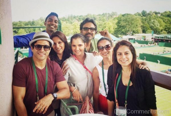 Farhan Akhtar With Saina Mirza-DC098