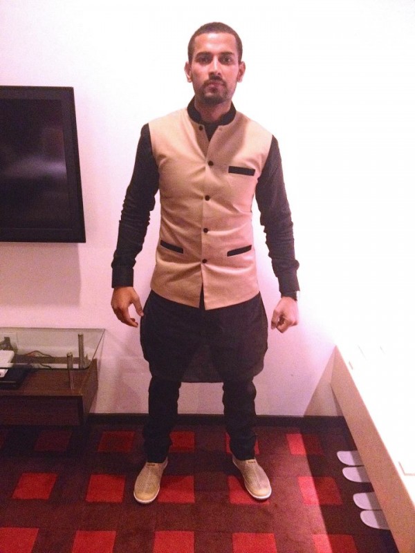 Garry Sandhu Giving A Standing Pose00