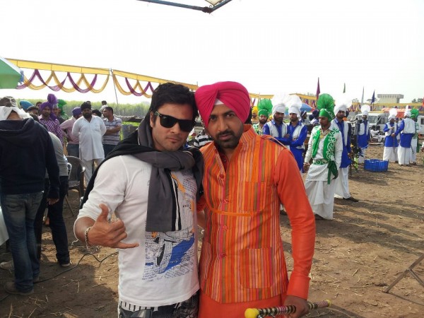 Gippy Grewal Wearing Pink Turban