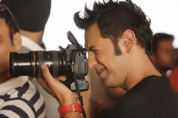 Gippy grewal Is Taking A Picture