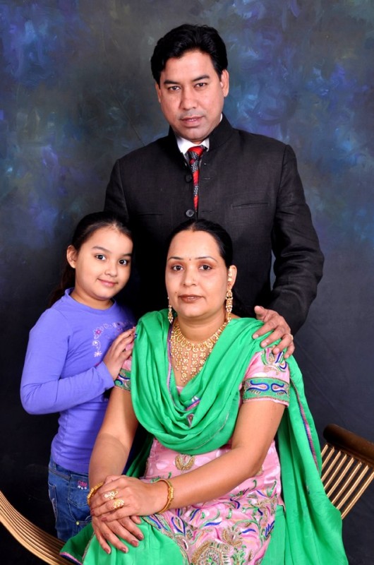 Gora Chak Wala  With Family