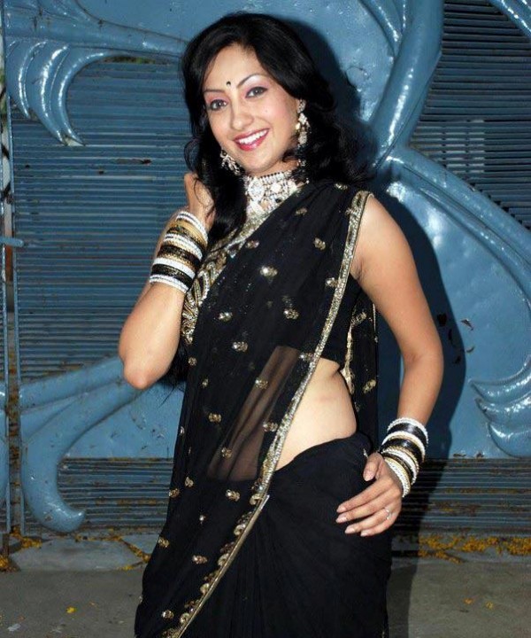 Gurleen Chopra In Black Saree