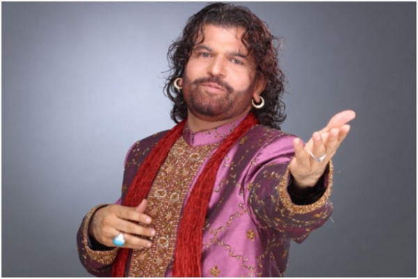 Hans Raj Hans Giving A Excellent Pose