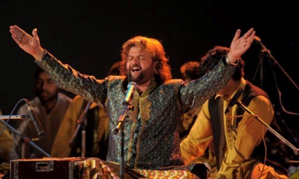 Hans Raj Hans Singing During Stage Show