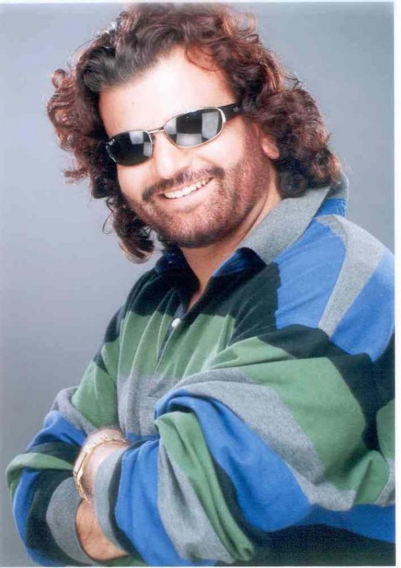 Hans Raj Hans Wearing A Sunglasses