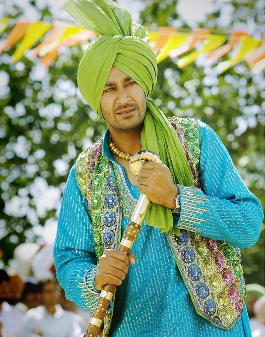 Harbhajan Maan In Punjabi Dress