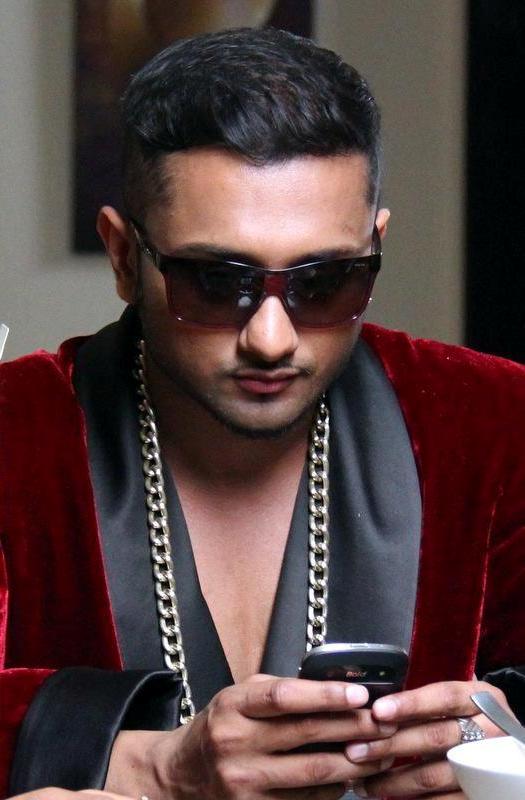 Honey Singh With Cell Phone