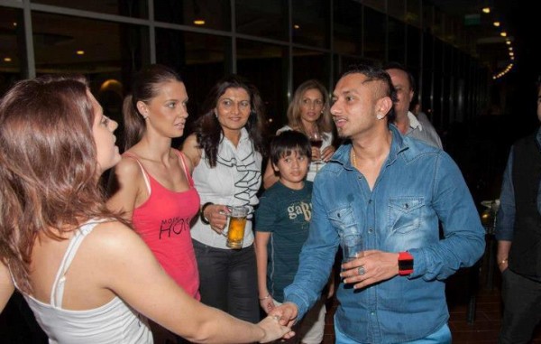 Honey Singh With Fans