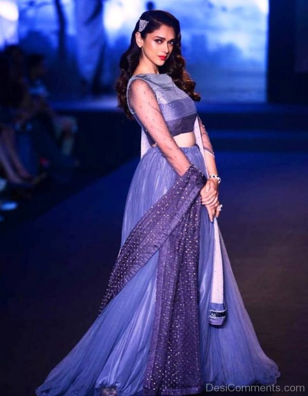 Image Of Aditi Rao Hydari On Ramp-DC174