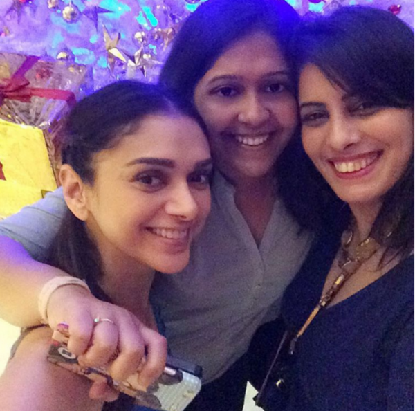 Image Of Aditi Rao Hydari With Her Friends-DC204