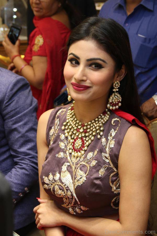 Image Of Mouni Roy - Desi Comments