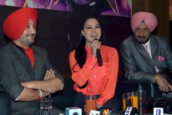 Inderjit Nikku And Veena Malik In A Press Conference