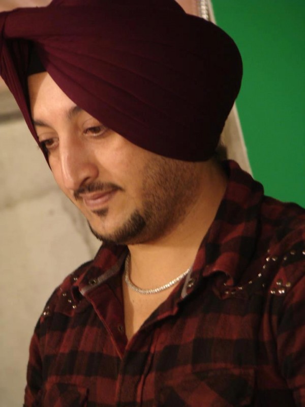 Inderjit Nikku Looking Handsome