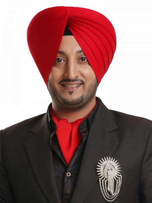 Inderjit Nikku Wearing Red Turban