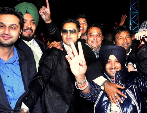 Inderjit Nikku With Others Celebrities