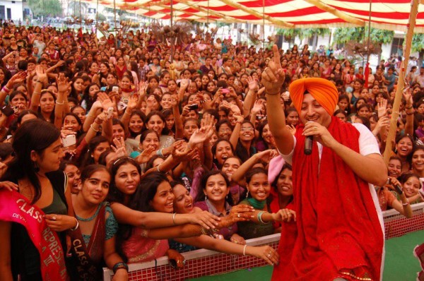 Inderjit nikku Performing A Stage Show