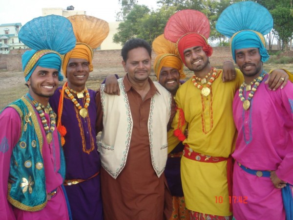 Jagtar Jaggi With A Bhangra Group