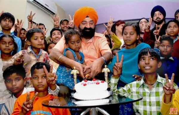 Jaspal Bhatti Celebrating Orphanage Children’s Birthday