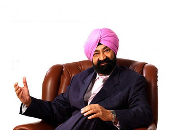 Jaspal Bhatti Sitting On Sofa