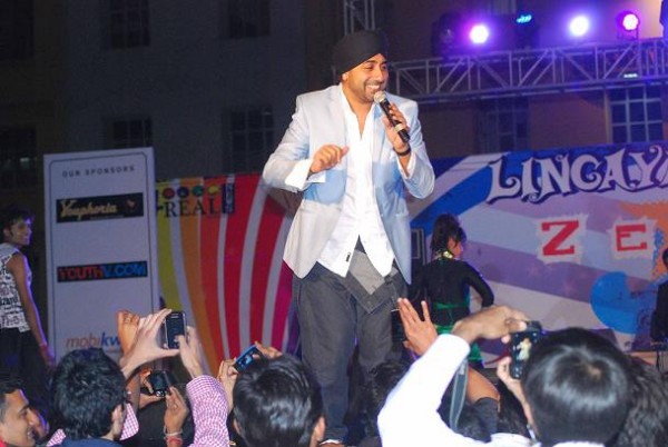 Jassi Sidhu During Stage Show