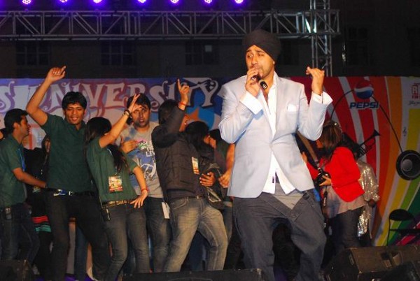 Jassi Sidhu Performing A Stage Show