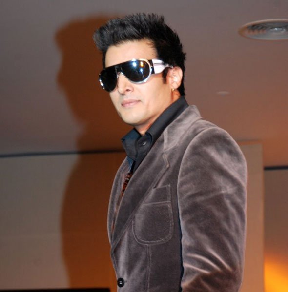 Jimmy Shergill In Impressive Look